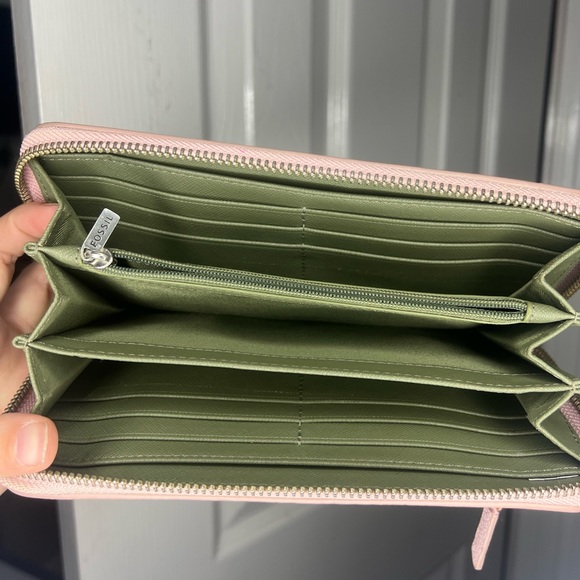 NWOT Pink Fossil Wallet - Picture 3 of 4